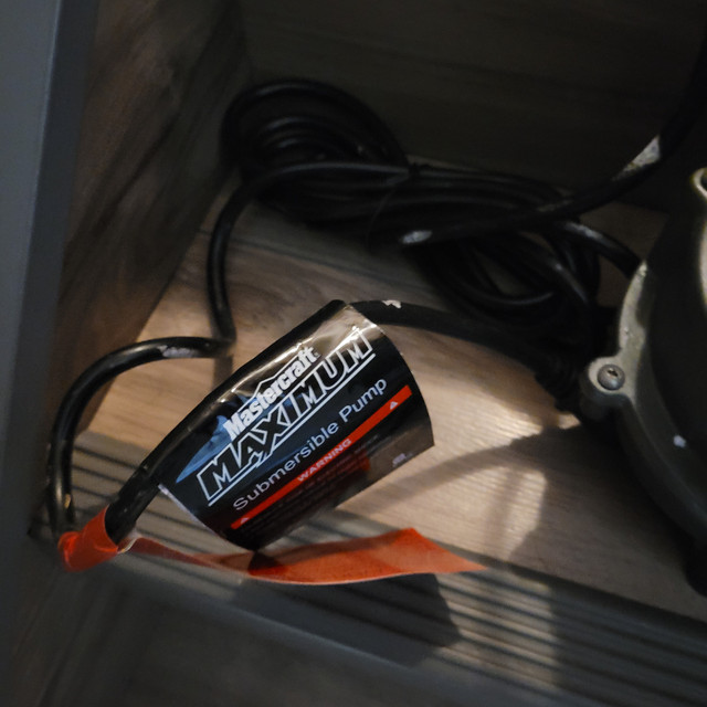 Mastercraft Maximium cast iron 3/4hp sump pump. in Outdoor Tools & Storage in Red Deer - Image 4