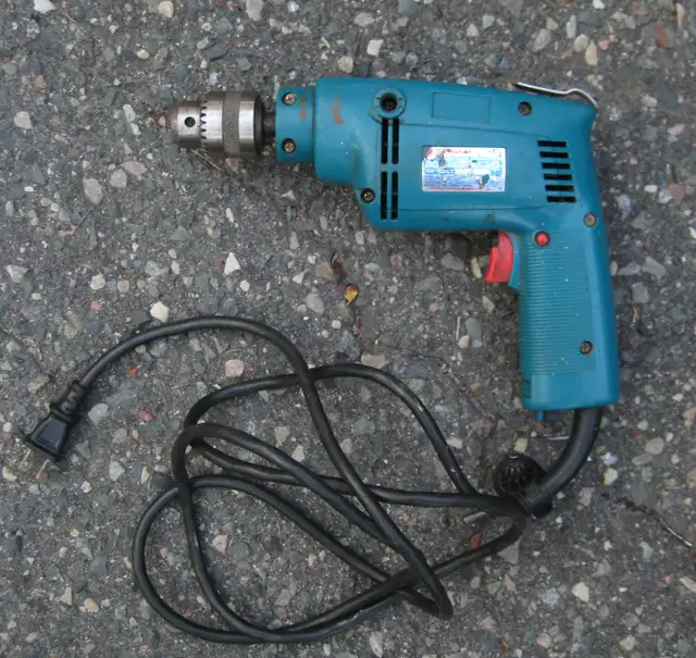 $40 Makita Japan 3/8 hammer drill reversible variable speed in Power Tools in Sudbury - Image 2