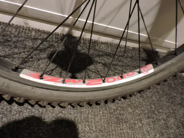 Roues de vélos arrière 24 pouces, comme NEUF in Kids in Laval / North Shore - Image 3