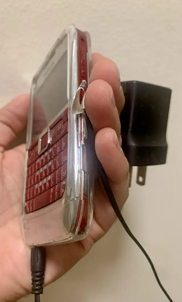 Vintage Nokia Eseries Phone Red  in Cell Phones in Burnaby/New Westminster - Image 6