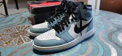 EXCELLENT NIKE SHOES SIZE 9.5, View more