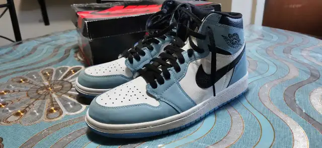 EXCELLENT NIKE SHOES SIZE 9.5 in Men's Shoes in London - Image 2