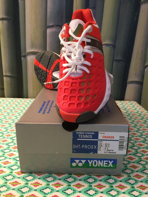 NEW Yonex Women 8.5 Tennis shoes in Women's - Shoes in Ottawa