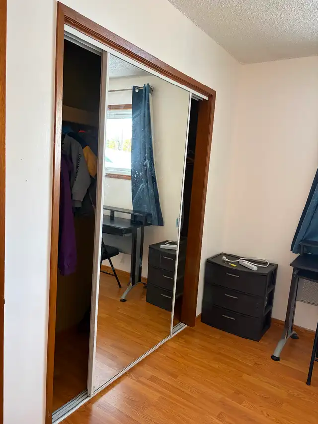 Master bedroom for rent from Nov 1, about 3 bus stops to College in Room Rentals & Roommates in Thunder Bay - Image 5
