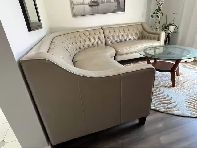 High end full top grain leather sectional couch  can deliver in Couches & Futons in Stratford - Image 4
