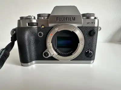 Fujifilm X-T1 Mirrorless Camera (Graphite Silver) w 10-24mm Lens, View more