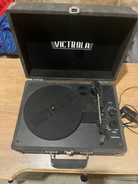 Vintage 3 Speed Bluetooth Suitcase Turntable with Speakers