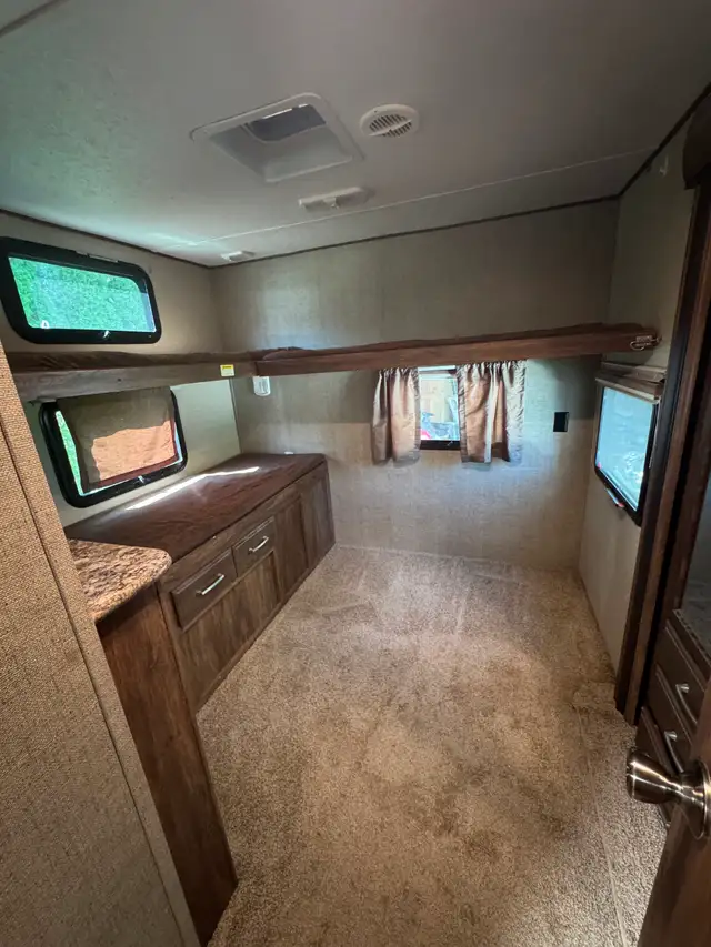 2017 Keystone Cougar Travel Trailer in Travel Trailers & Campers in Nelson - Image 9