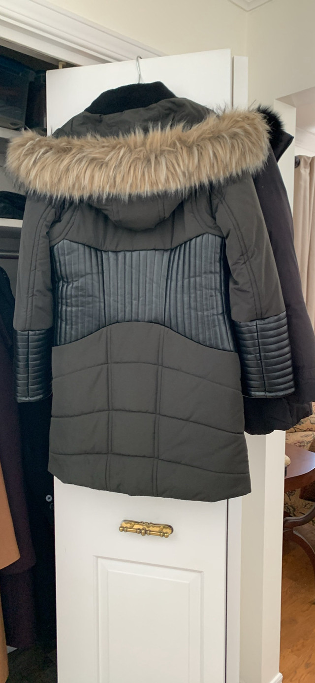 Ladies coat in Women's - Tops & Outerwear in La Ronge - Image 4