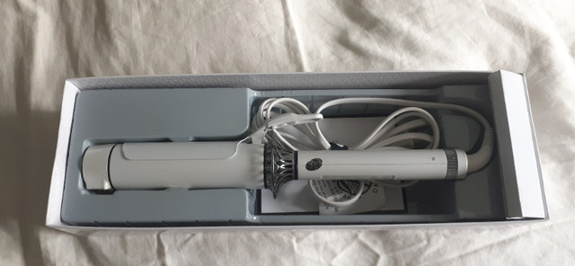T3 BodyWaver 1.75” Professional Ceramic Styling Iron  New in box in Health & Special Needs in City of Toronto