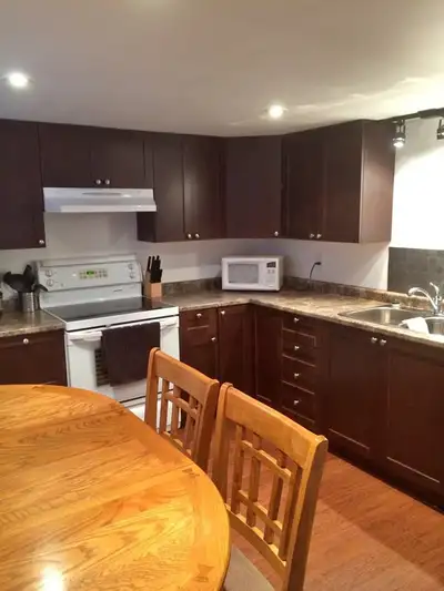 3 Beds 1 Bath Apartmen For Rent - 1 Sheridan Lane, Hamilton, ON