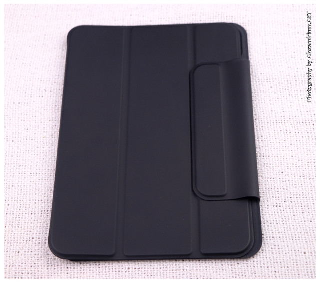 ESR iPad Mini Magnetic Case in iPads & Tablets in City of Toronto