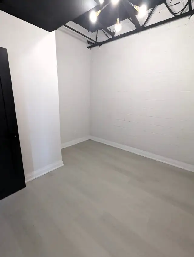 Rooms for Rent in Wellness Centre in Vaughan in Commercial & Office Space for Rent in Markham / York Region - Image 4