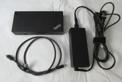 Station d'accueil USB-C Lenovo: 2x DP + HDMI + USB-C + 5xUSB 3, View more
