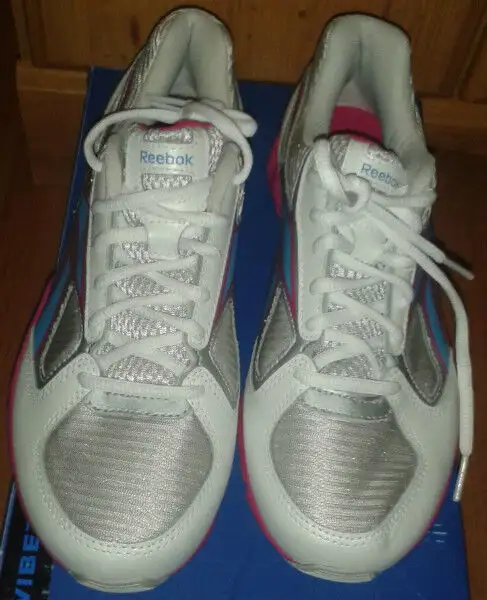 Des souliers Reebok pour filles Neufs dans des boîtesr in Kids & Youth in City of Montréal - Image 8