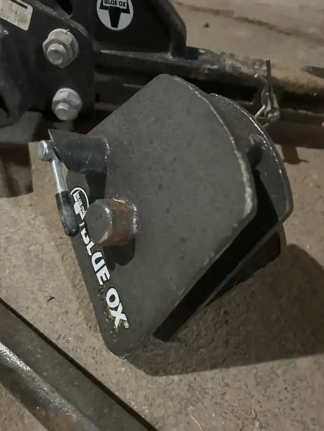 Blue Ox :  Sway Bar, Hitch Weight Distribution : Complete Set in Other in Belleville - Image 3