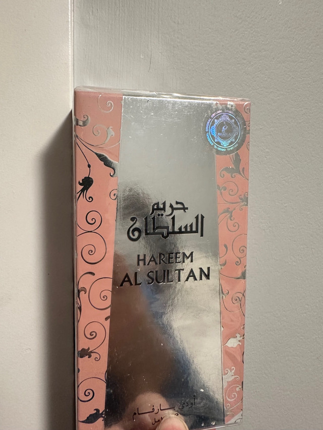 Hareem al sultan perfume in Women's - Bags & Wallets in Calgary - Image 2
