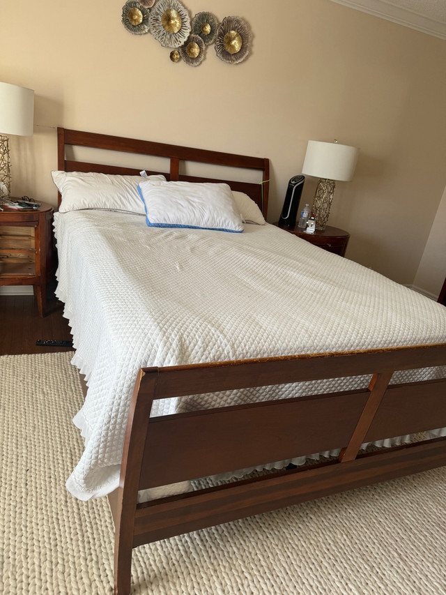 Wooden modern queen bedroom set  in Beds & Mattresses in Mississauga / Peel Region - Image 2