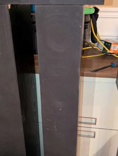 Je vends un ensemble d'haut-parleurs Energy, idéal pour un système de cinéma maison. Cet ensemble co...