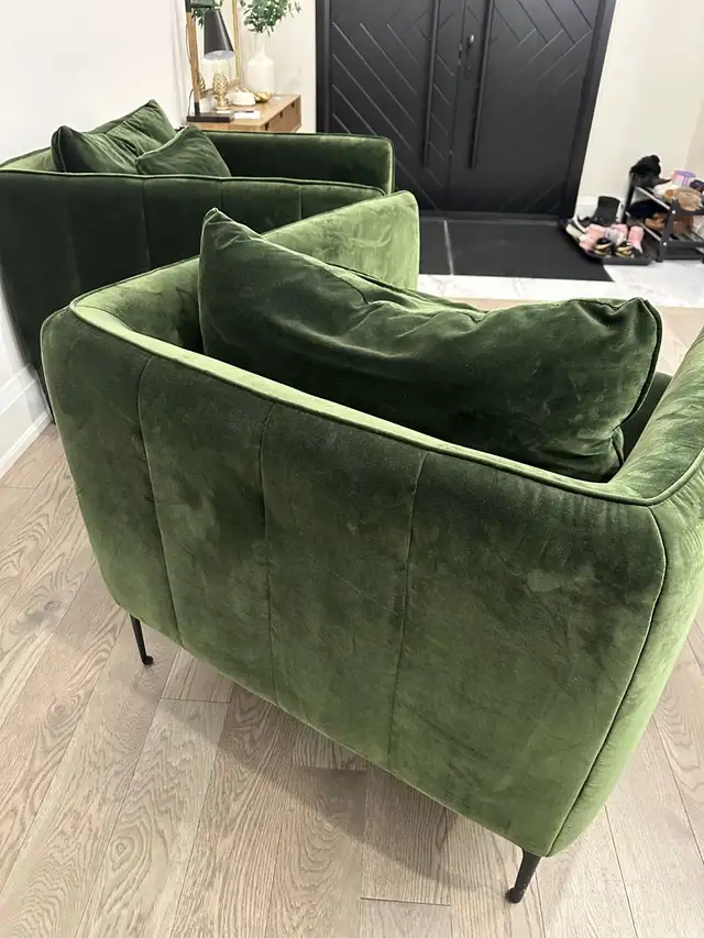 Single sofas in Couches & Futons in Oshawa / Durham Region - Image 4