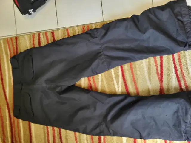 Burton Dryride winter snow pants $12 youth in Kids & Youth in Oakville / Halton Region - Image 4