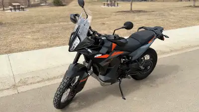 KTM 890 2023 Adventure. One owner. Two sets of keys. Mileage is only 1300KM. Still in warranty. I bo...