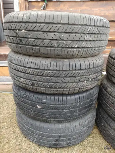 Offering a set of Yokohama P225/60R17 98H tires. These tires have 9/32nd tread left which is still i...
