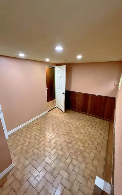 Private, unfurnished Room B1 at 3777 Keenan Crescent, Mississauga — $900 per month with Wi-Fi includ...