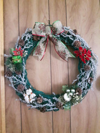 CHRISTMAS WREATH * Beautifully Decorated * Lights Up