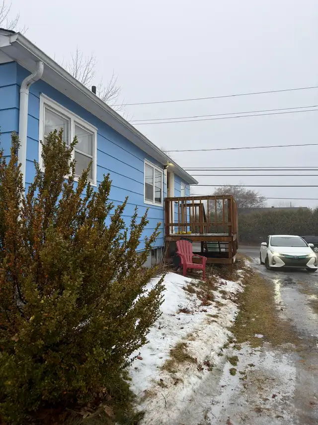 936 Smythe St, 2bedroom whloe house(1LR 1bath 1kt)SOUTH near UNB