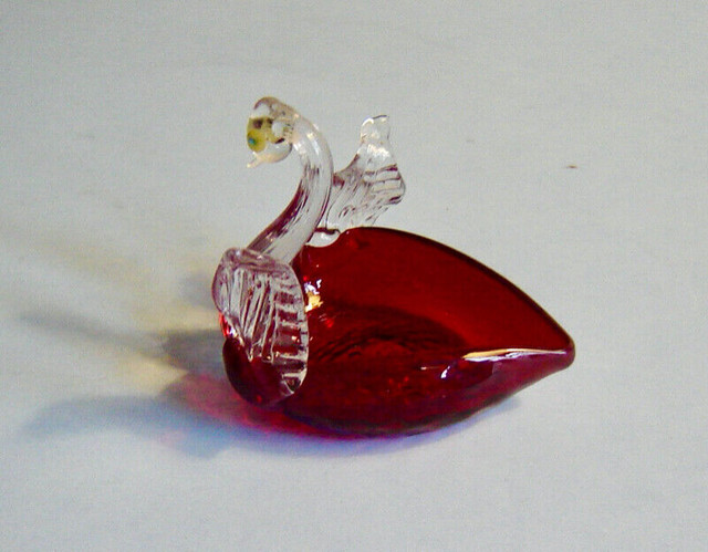 Vintage Murano Italian Art Glass Swan Figurine-Ruby Glass Bowl in Arts & Collectibles in City of Toronto - Image 2