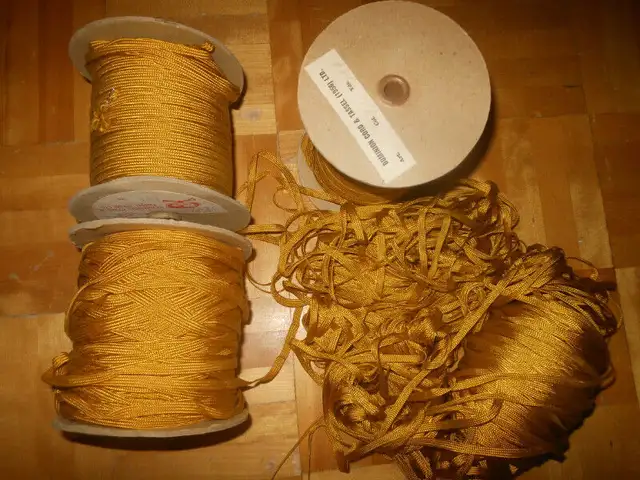 Golden dominion cord in Hobbies & Crafts in City of Montréal - Image 3