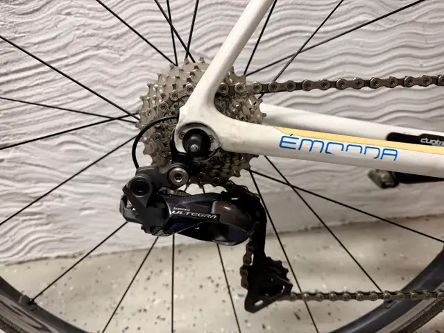 Trek Emonda SL8 11 speed DI2 Carbon Road Bike in Road in St. Catharines - Image 10