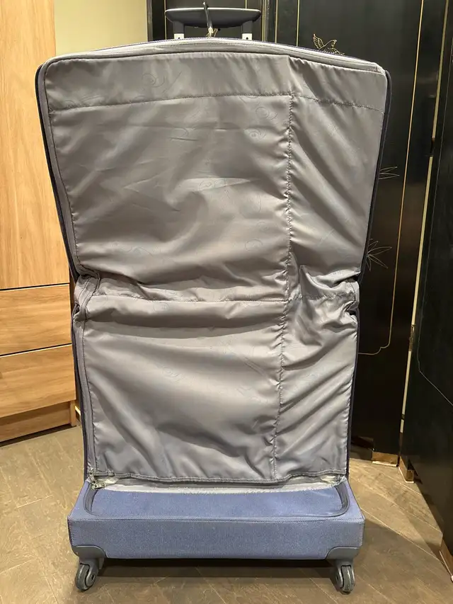 Samsonite Suitcase445588795347456003