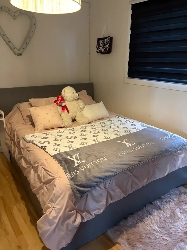 lit Queen  in Beds & Mattresses in Laval / North Shore - Image 3