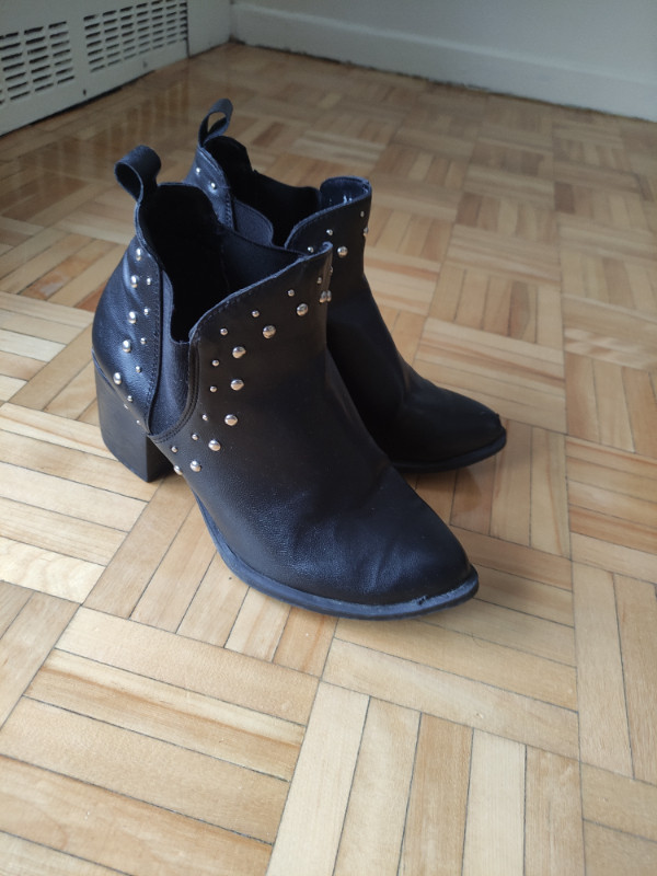 Black women boots with studs, size 8 in Women's - Shoes in Ottawa