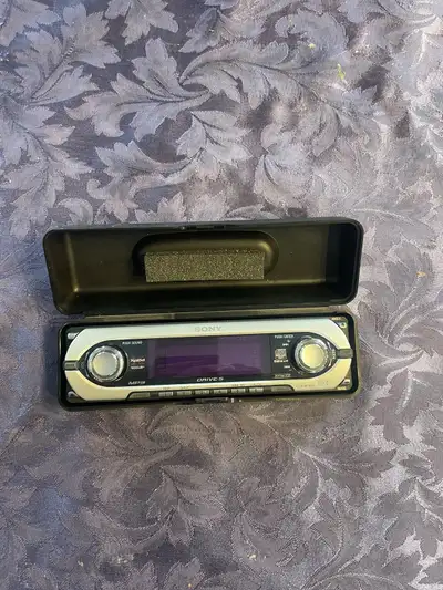 Selling a used Sony car radio in great condition. This unit comes with its original case for safe st...