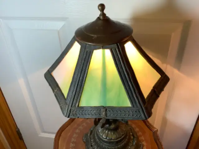 Vintage EF & EF Industries Inc Six Panel Slag Glass Table Lamp in Indoor Lighting & Fans in Belleville - Image 5