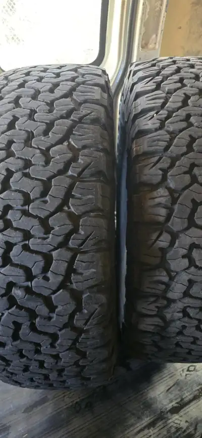 2 x BFGoodrich All-Terrain T/A KO2LT285/65R18 125/122Rrugged all-season tire ROAD RANGE E ( heavy du...