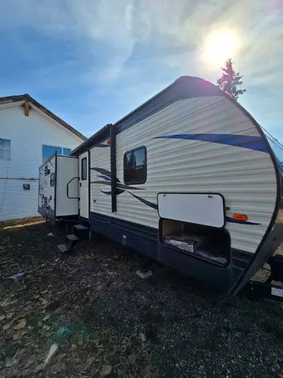 Selling 2019 puma palomino 34.5foot travel trailer. The trailer is in great shape! Was mouse guarded...