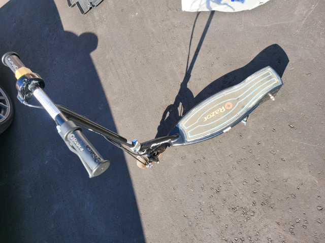 Razor Electric Scooter (Used) in Other in Markham / York Region - Image 4