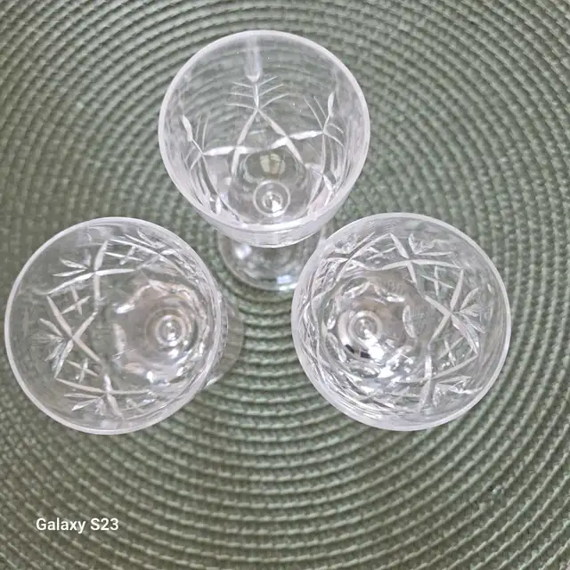 Verres à liqueur en cristal de Bohême / Bohemian crystal glasses in Kitchen & Dining Wares in City of Montréal - Image 3