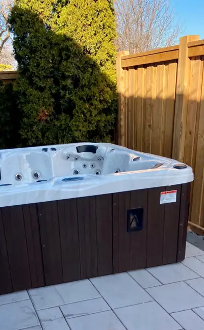 www.courtyardspa.ca - (416) 871-0850 Door Crasher Sale! Free Delivery to the Backyard! 5 Seats + 1 L...