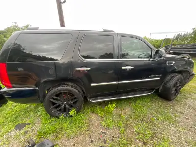 2nd owner 07 Escalade runs vary good new back hatch door changed OBO willing to trade for quad/dirt...