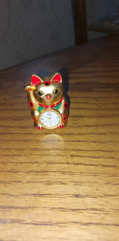 2" Lucky Cat Clock in Arts & Collectibles in West Island