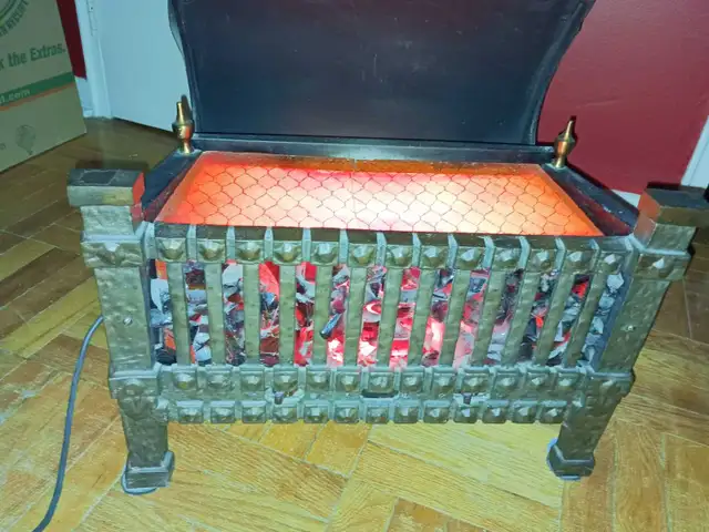 Antique Electric Fireplace in Fireplace & Firewood in City of Toronto - Image 2