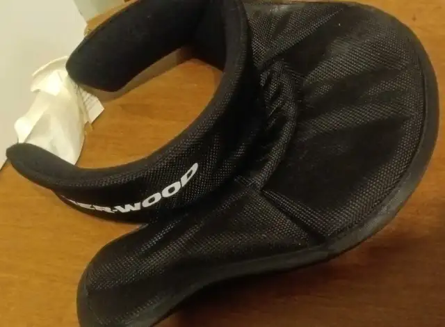 Sherwood CODE Premium Hockey Protective Kit, Youth, Black/Red, in Hockey in St. Albert - Image 11