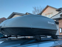Thule Universal Roof Rack with Cargo Box
