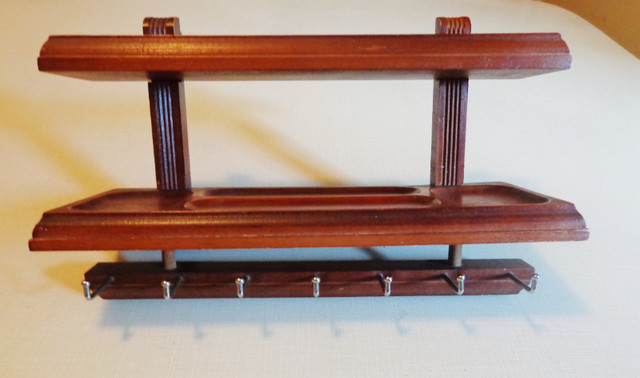 VINTAGE ! WOODEN  WALNUT WALL TIE RACK WITH 2 SHELVES in Storage & Organization in Guelph - Image 2
