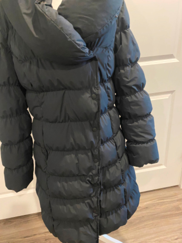 ** REDUCED ** Melanie Lynne Down Puffer Coat - Medium, Like NEW in Women's - Tops & Outerwear in Charlottetown - Image 2